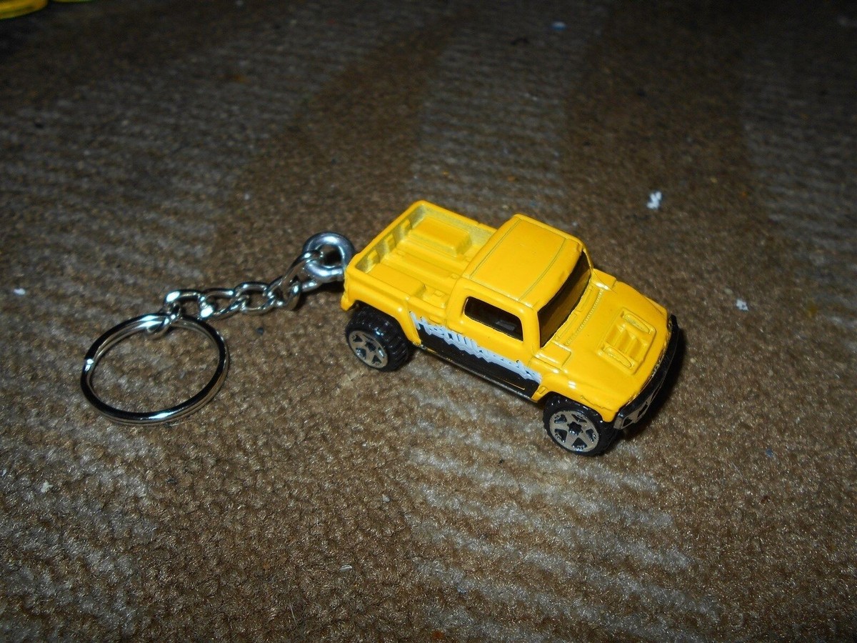 HUMMER H3T HUMMER DIECAST MODEL TOY TRUCK KEYCHAIN KEYRING YELLOW NEW AND  NICE