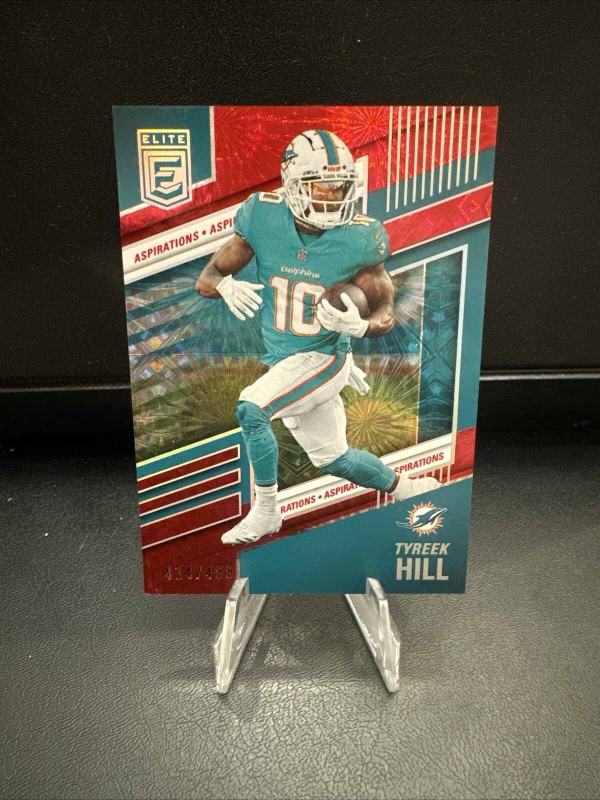 Tyreek Hill #39 Football Cards 2022 Panini Donruss Elite trading card — raw and PSA graded price guide