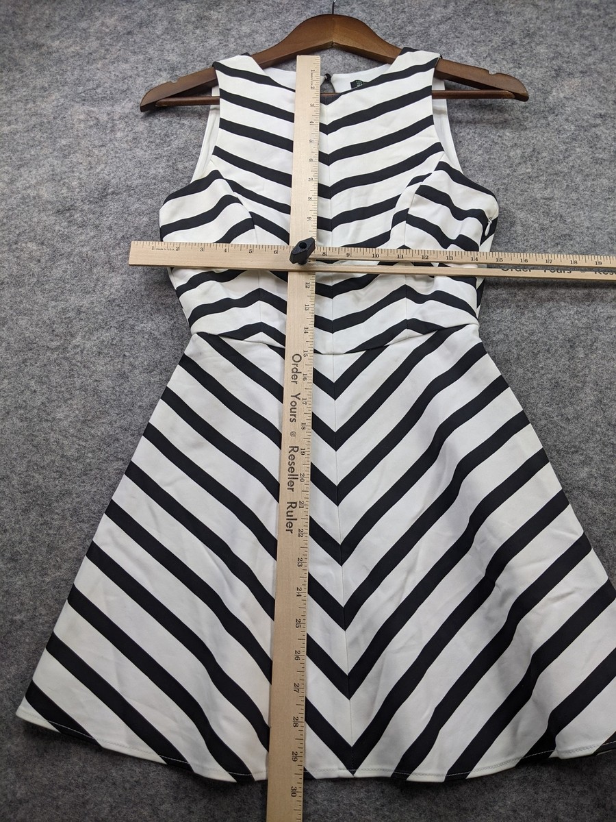 Short Zara Trafaluc Blanc à Motifs Géométriques/tribal - Taille XS - Occasion Très Bon état