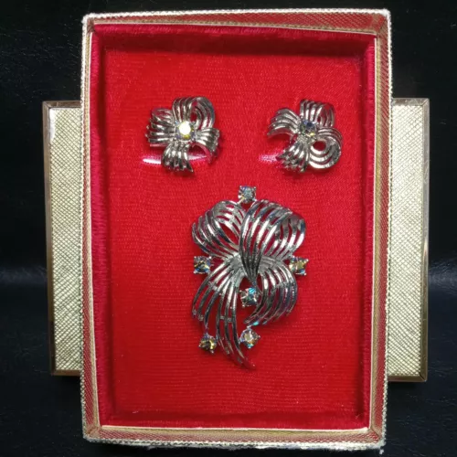 Vintage Jewelry Signed  LISNER Pin Brooch Earrings Set AB Crystal. 🆕 8276