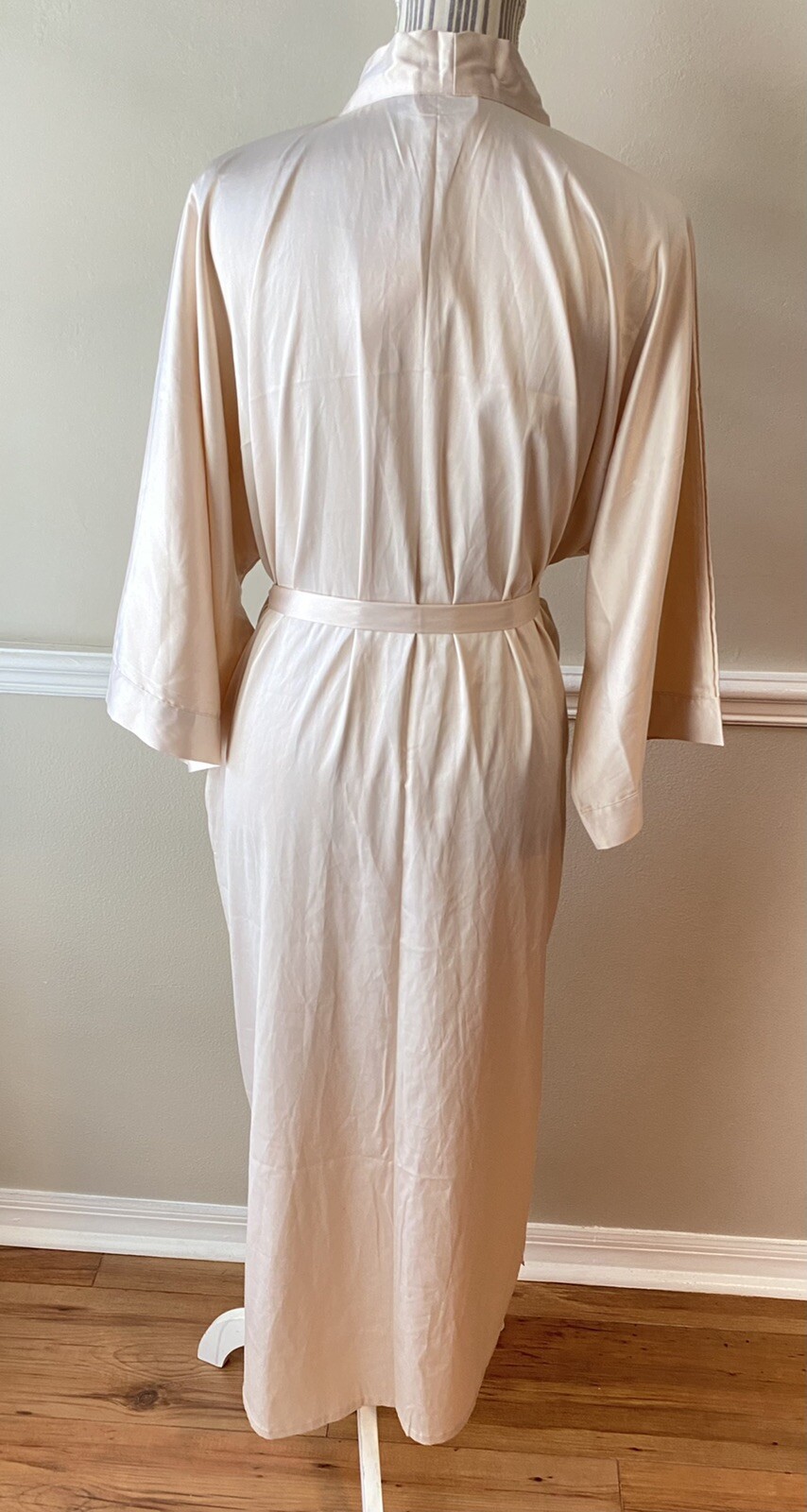 Sioro Womens Robe Size L Large Blush Nude Bridal Satin Tie Belt Pockets Nwt