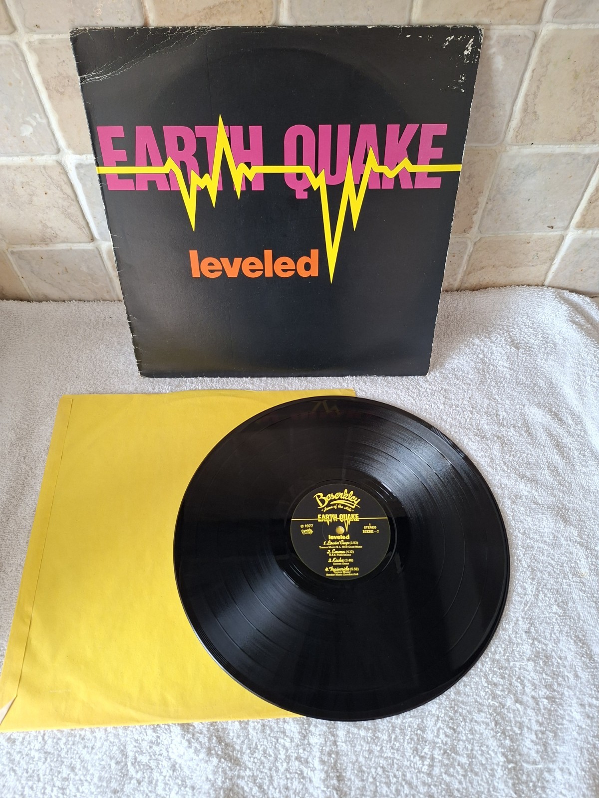 Earth Quake - Leveled Vinyl LP 1977 1ST PRESS TESTED EX PLAYBACK