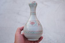 0413 Iron-Red and Green-Enamelled Garlic-Form Vase