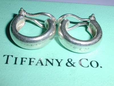 TIFFANY & CO STERLINGSILBER KLEINE BREITE HUGGIE CREOLEN CLIP AUF OHRRINGE - 1995!