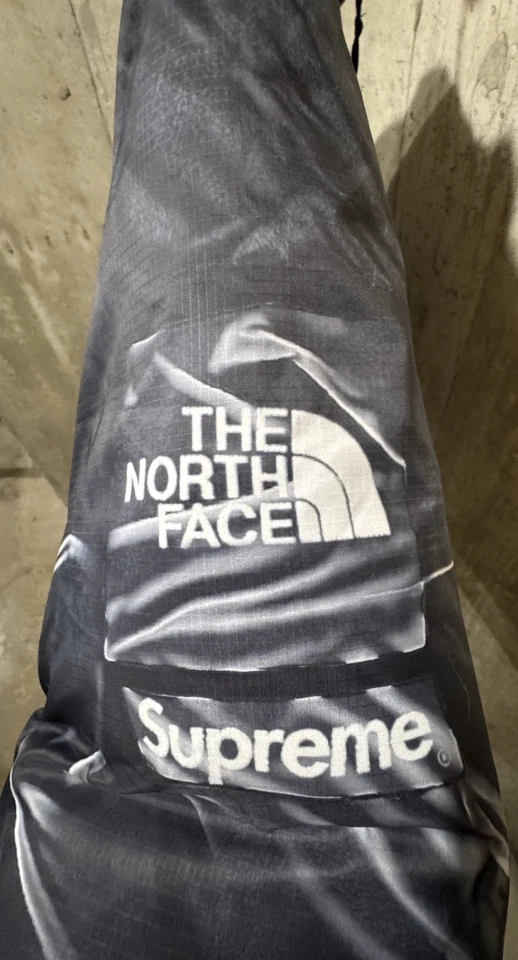 Chaqueta SUPREME THE NORTH FACE Trompe Loeil Estampada Nuptse Negra Talla XL Rara Foto 3 de 4