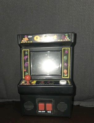 Q*bert 2016 Mini Handheld Arcade Classic Video Game Tested