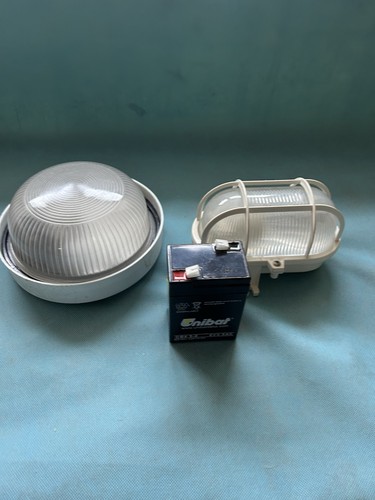 Lampada plafoniera + faretto ovale con vetro + batteria ermetica Unibat (come nu - Foto 1 di 8