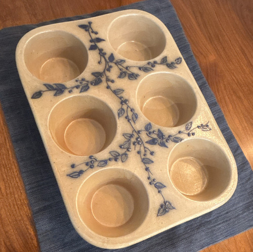 Salmon Falls Stoneware 6-Cup Muffin Pan Blueberry Vine 1999