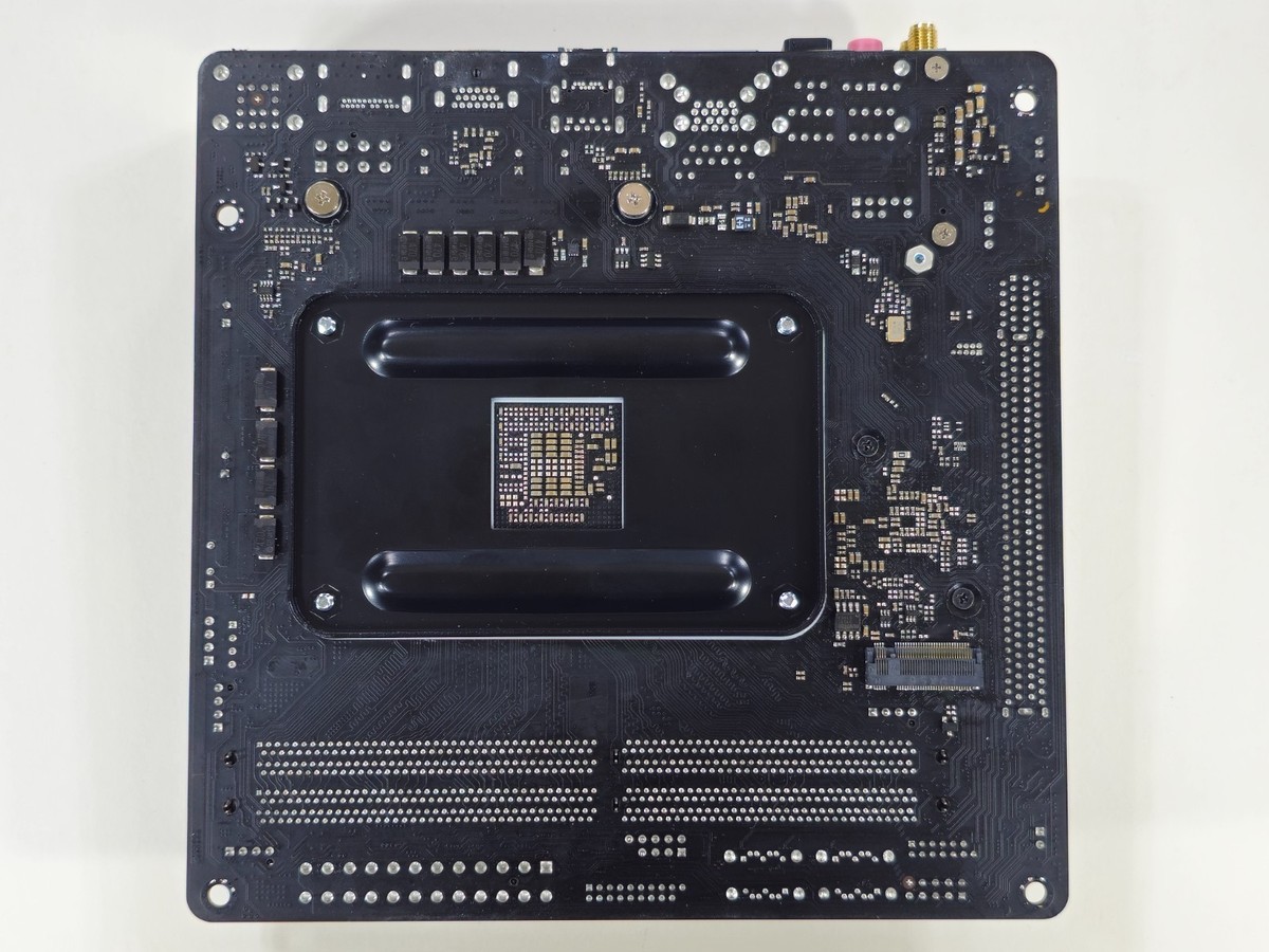 ASRock Fatal1ty B450 GAMING-ITX/AC AMD B450 Mini ITX DDR4 AM4