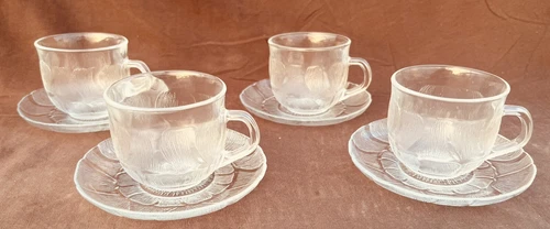 Set Of 4 Vintage Arcoroc France FLEUR Cup And Saucers
