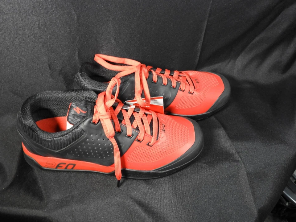 Zapato plano de MTB Specialized 2FO - negro/rojo 42,5 9,3 M Foto 2 de 4