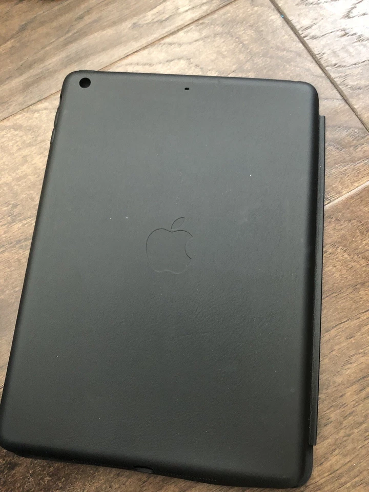 Apple 10.5" Smart Cover Case - Folio Gray (MU7P2ZM/A) - Image 2 of 4