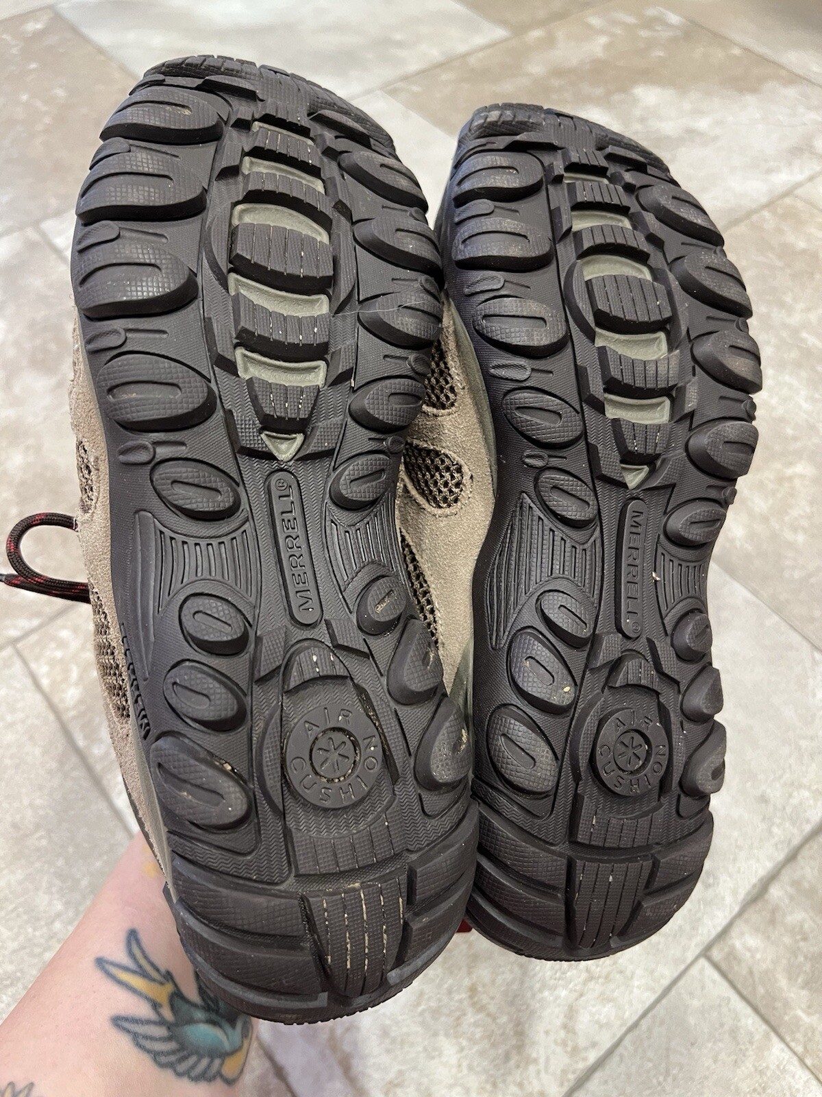 Scarpe da trekking Merrell da donna taglia 9 sneaker stivali Yokota 2 marrone marrone marrone attivo usate in ottime condizioni