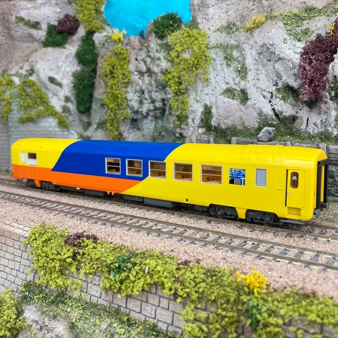 Voiture SR Espace qualité SNCF LS Models, revivez les voyages ferroviaires en HO