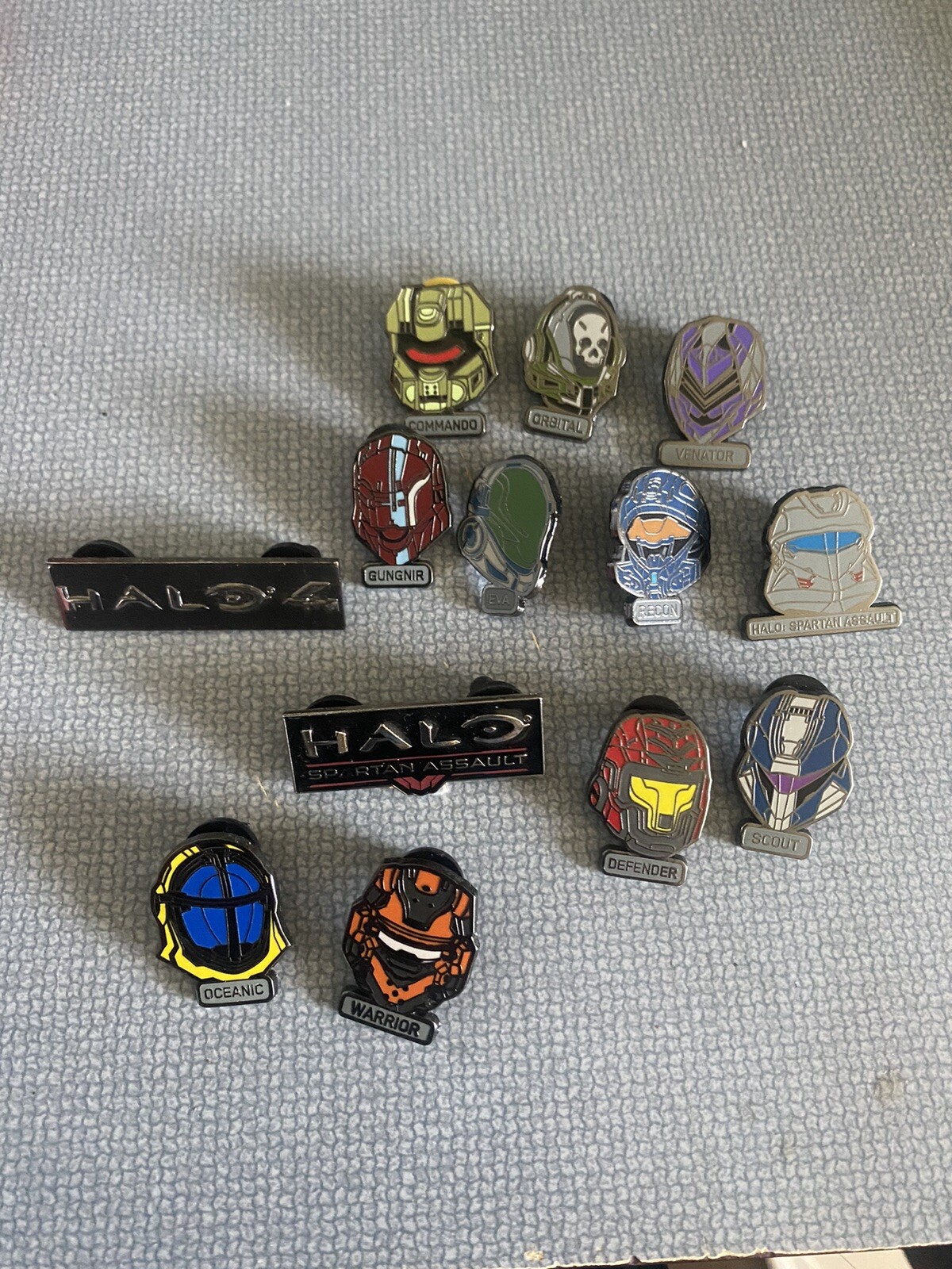 Halo 4 5 Helmet Pins SDCC 2013 Exclusive Lot WARRIOR AND OCEANIC!!!!!!