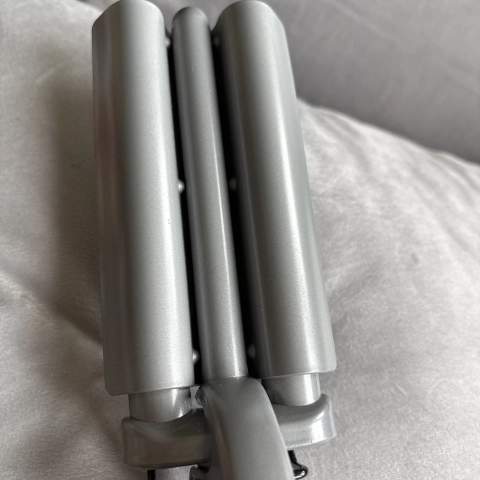Revlon Jumbo Curling Iron Waver Crimper~Triple 3Barrel-Deep S Hair Waves RVR3005 Foto 2 de 4