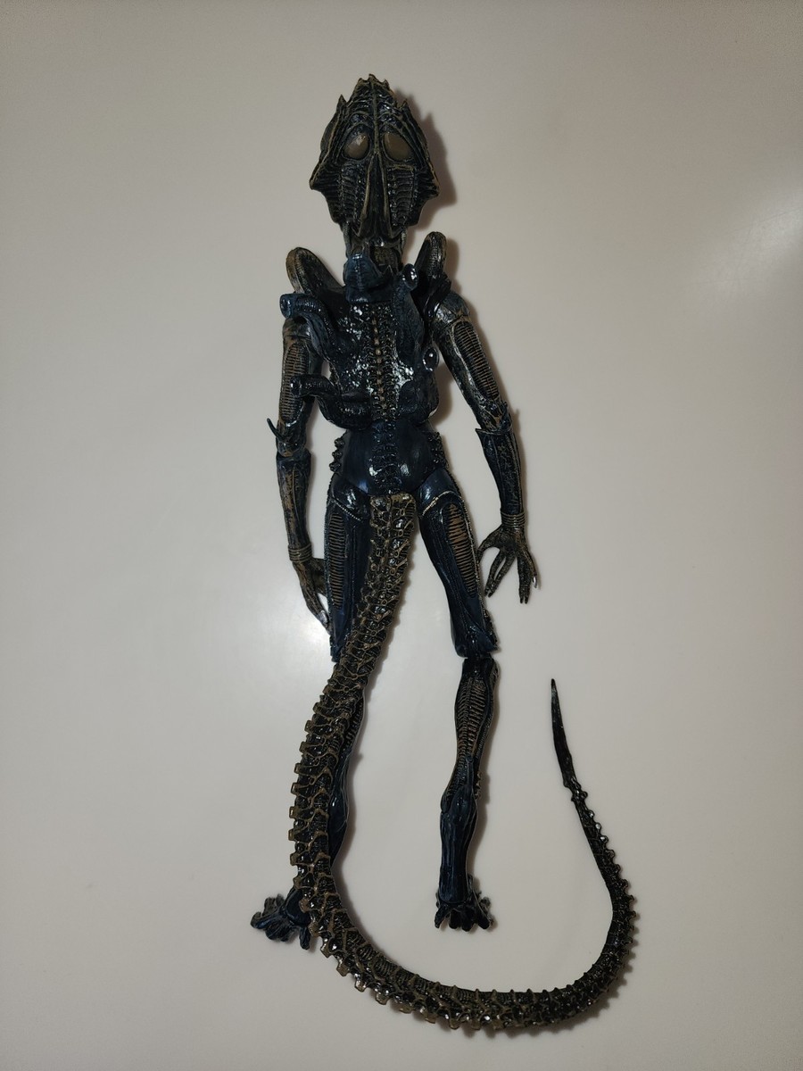 NECA Aliens DEFIANCE XENOMORPH ALIEN | eBay