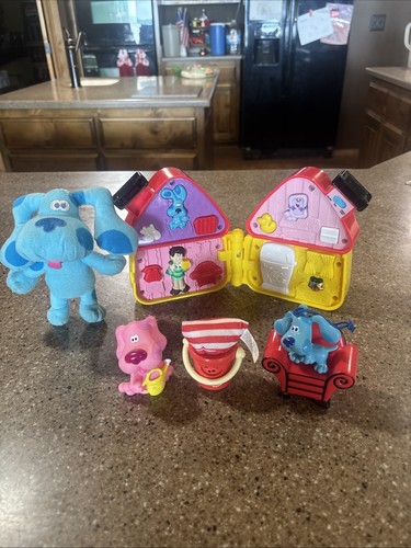 Vtg Blues Clues Talking Let’s Find Playhouse Steve 2001 W/ Figures Blue Magenta