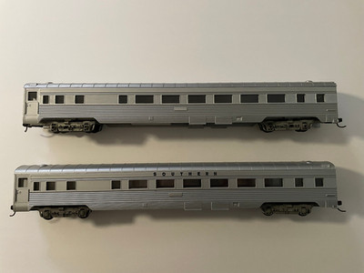 HO Scale Con-Cor 85' Southern/Unmarked Coach Corrug Sides Coach Car