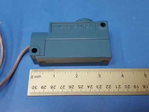 PHOTOELECTRIC SENSOR,FE-MLS7A-1011,Microswitch/Honeywell,NON-POL RETROREFLECTIVE - Picture 5 of 8