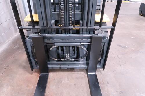 Komatsu FG30HT-16 Forklift, 6,000# Pneumatic, Dual Fuel, Triple, S/S, Low Hours! - Picture 8 of 13