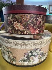 Early 2000s Hat Box Set of 2 Floral Print