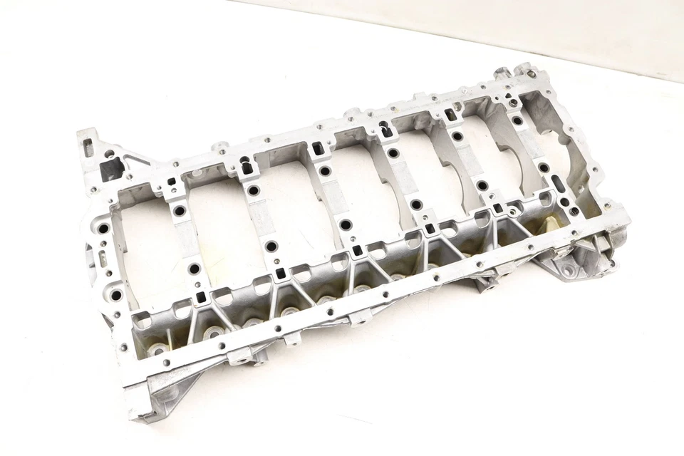 2015-2018 BMW M3 3.0L - Crankshaft Housing / Engine Block 7853848 - Image 2 of 4