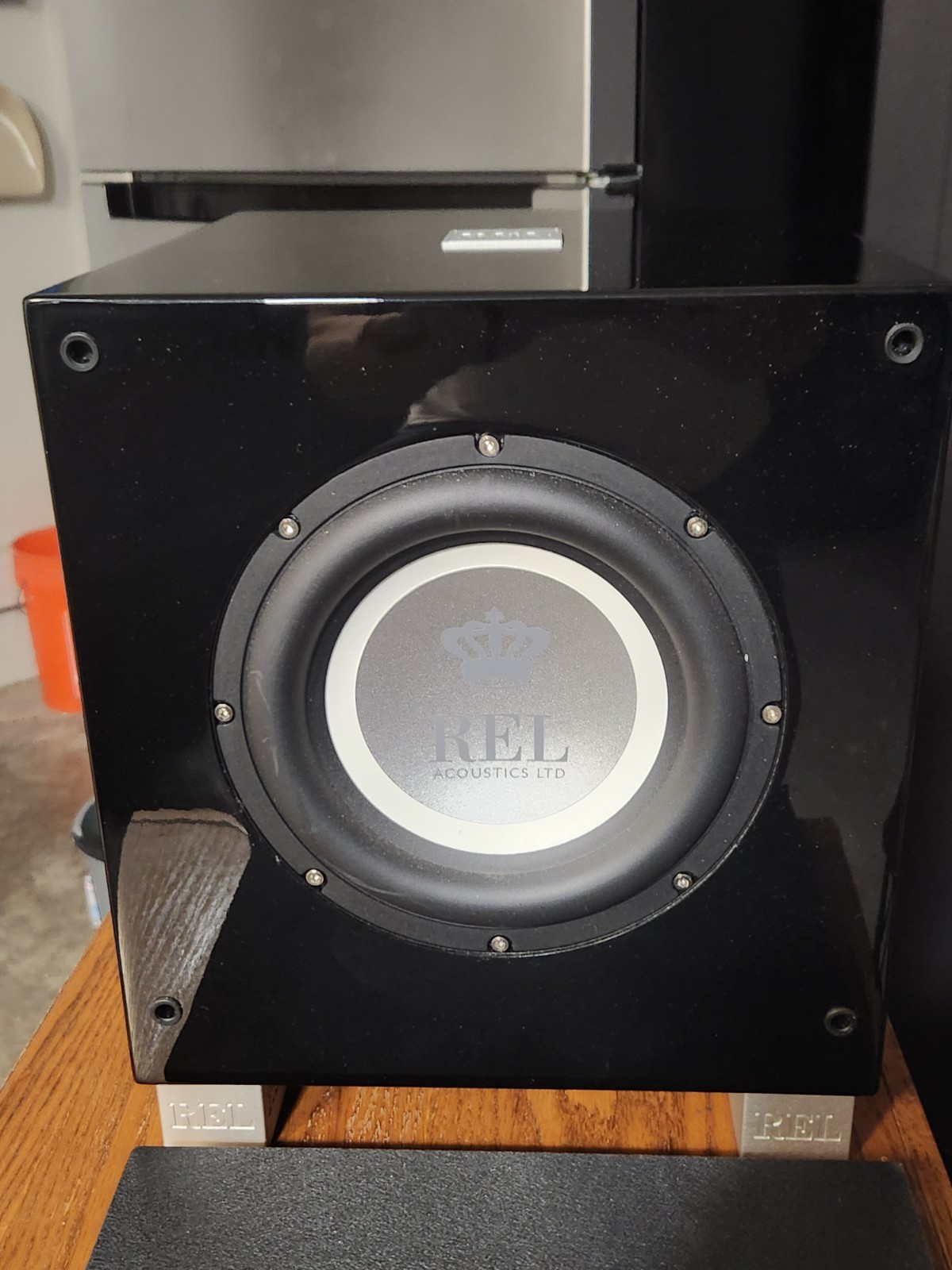 Rel Subwoofer T/7x . Brand New with Cables and User Manual