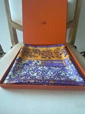 Hermès Seidentuch, neu, Box, Made in France - usage example