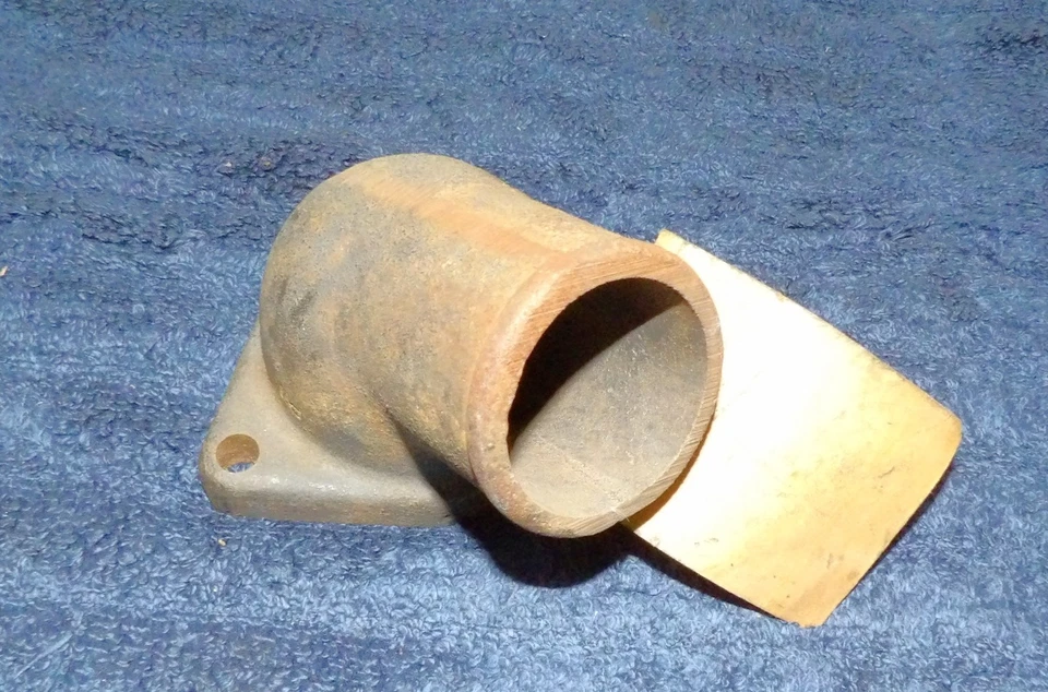 Ford F100 1964-72 F250 F350 F500 F800 NOS 352 330 361 391 CONECTOR DE SALIDA DE AGUA Foto 4 de 4