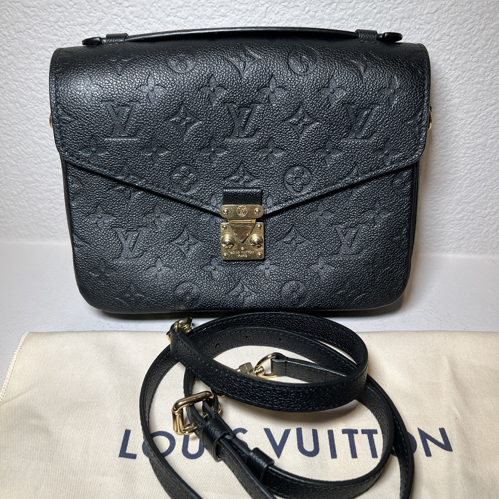 metis lv black