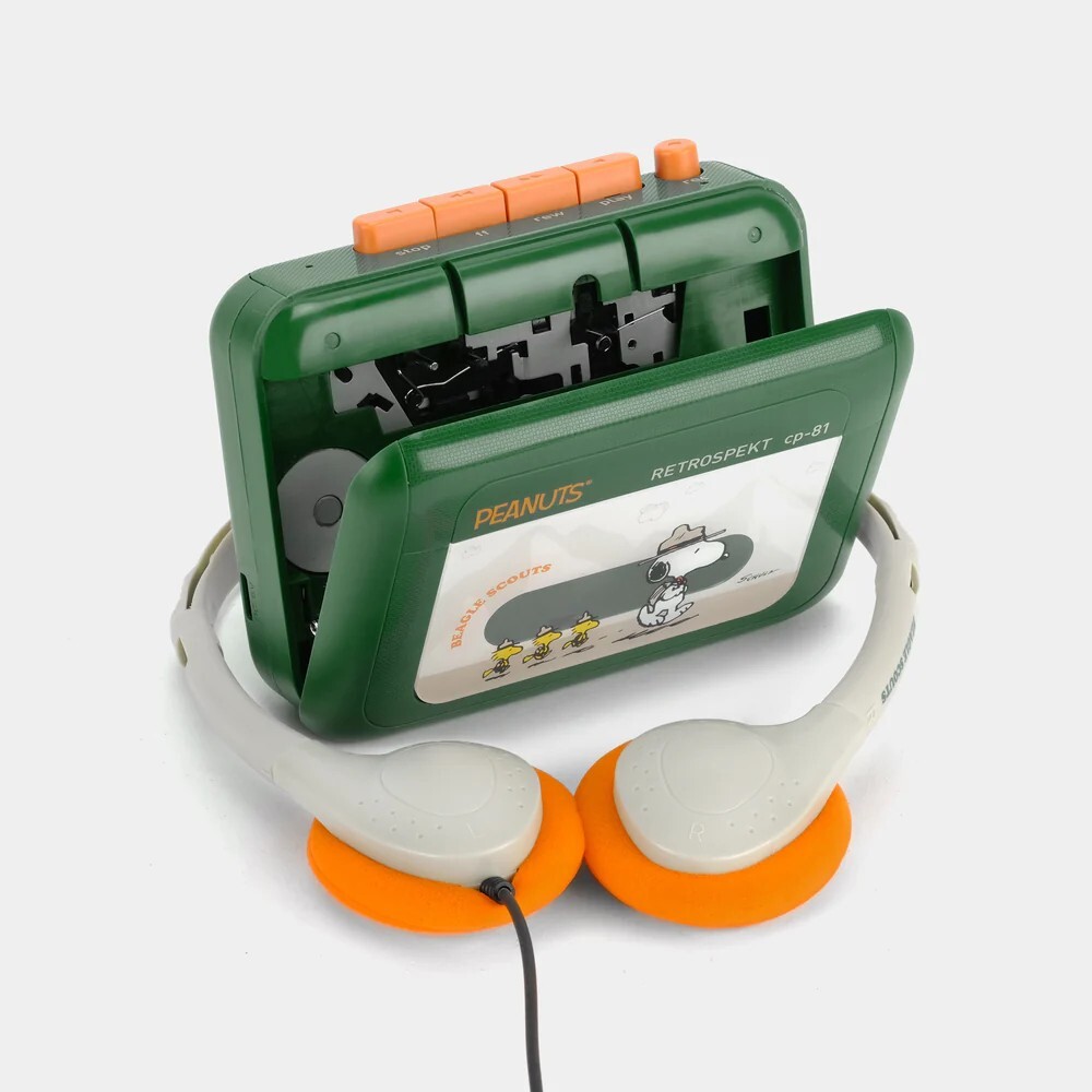 Retrospekt Peanuts Beagle Scouts Snoopy CP-81 Portable Cassette