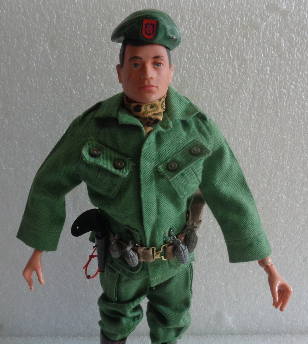 VINTAGE HASBRO GI JOE 1960's GREEN BERET ACTION SOLDIER WITH BAZOOKA VERY NICE
