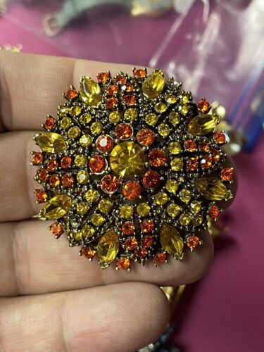 Vintage Weiss Rhinestone Yellow Orange Brooch Roun