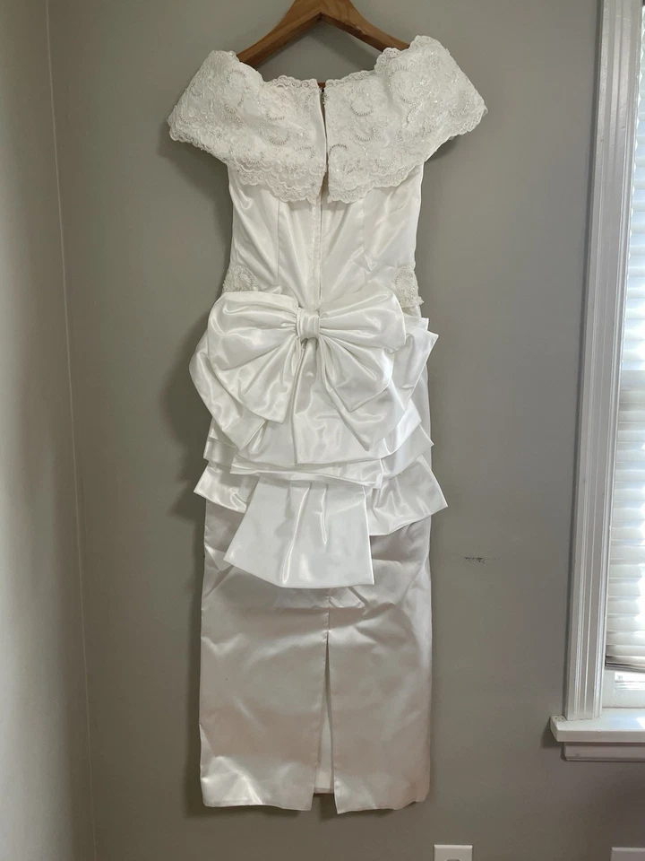 Vestido de Boda XS Funda Satén Encaje Perlas Desmontable Tren Mangas Desmontables Sombrero Foto 3 de 4