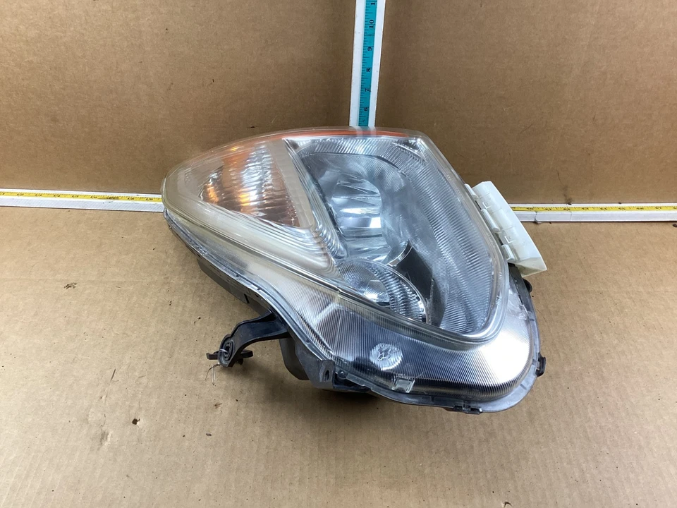 2011 - 2013 Nissan Rogue Front Left Driver Side Headlight Assembly - Image 4 of 4