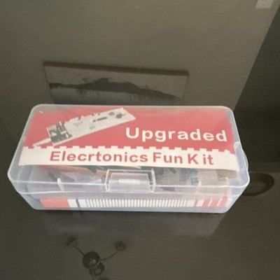 830-well breadboard Kit MB-102 is available in the UNO R3 component Pack Starter