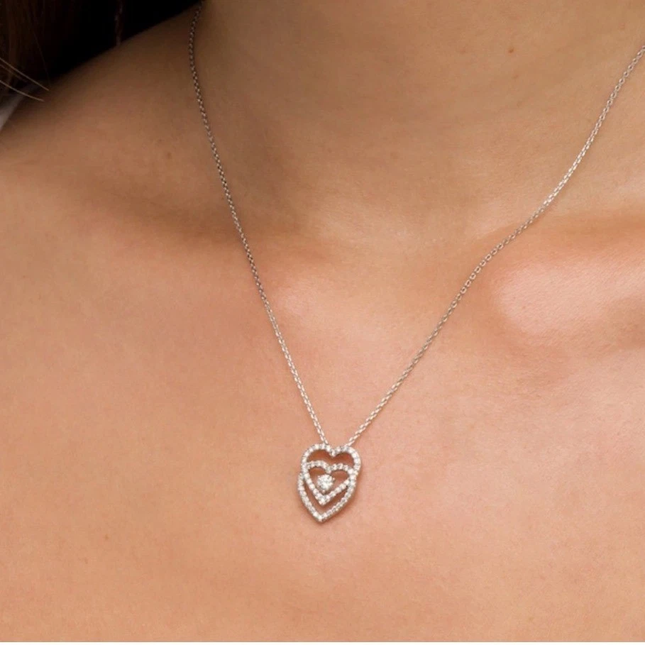 Collar colgante de corazones entrelazados de diamantes de 1/2 quilate de oro blanco de 10 k You Me Us Foto 2 de 4