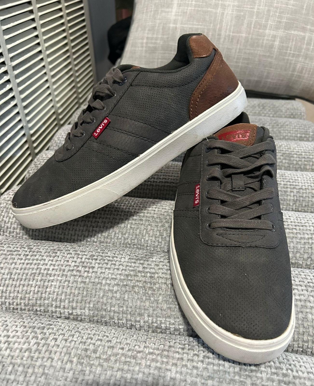 Levis Shoes Mens 9.5 Ethan Perf Casual Sneakers Comfort Brown Lace Up Low Top.