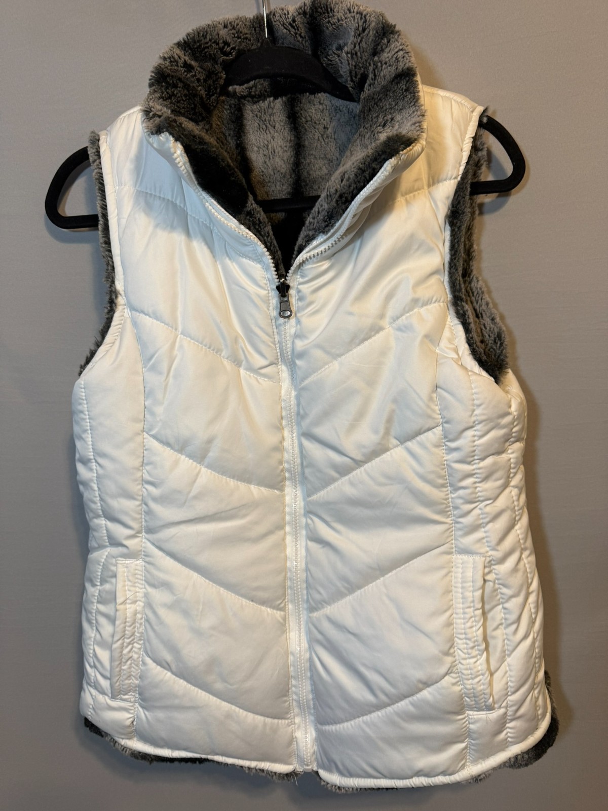 KC Collections Reversible Vest, Faux Fur & Off-White Quilted Size M