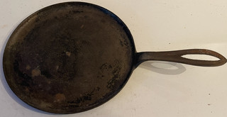 Vintage Cast iron skillet griddle skimpy light weight U.S.A.? RESTORATION!