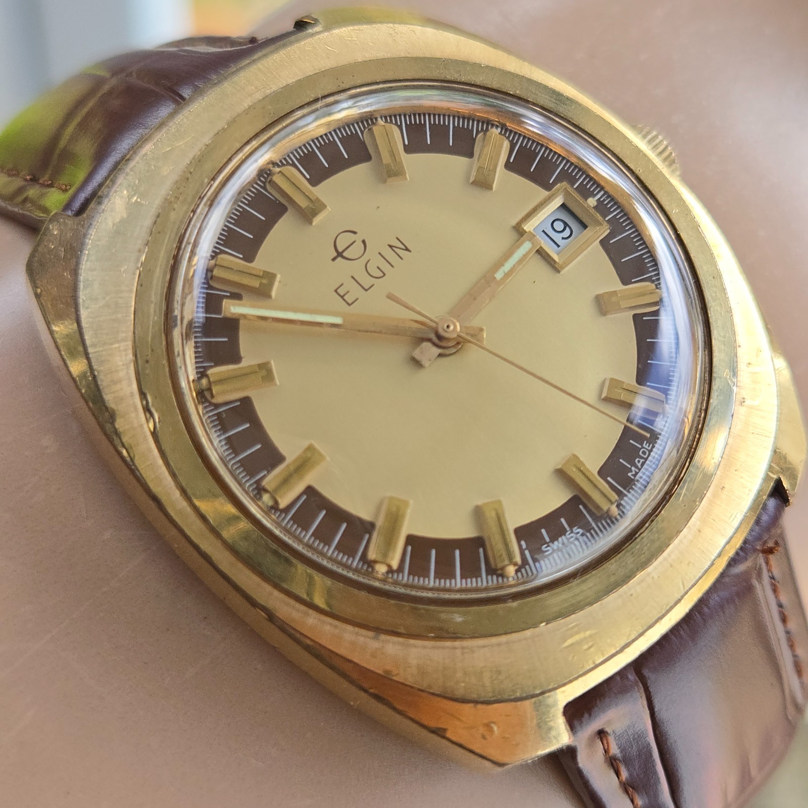 Vintage ELGIN men's manual wind watch Date Two-tone dial swiss 1970s