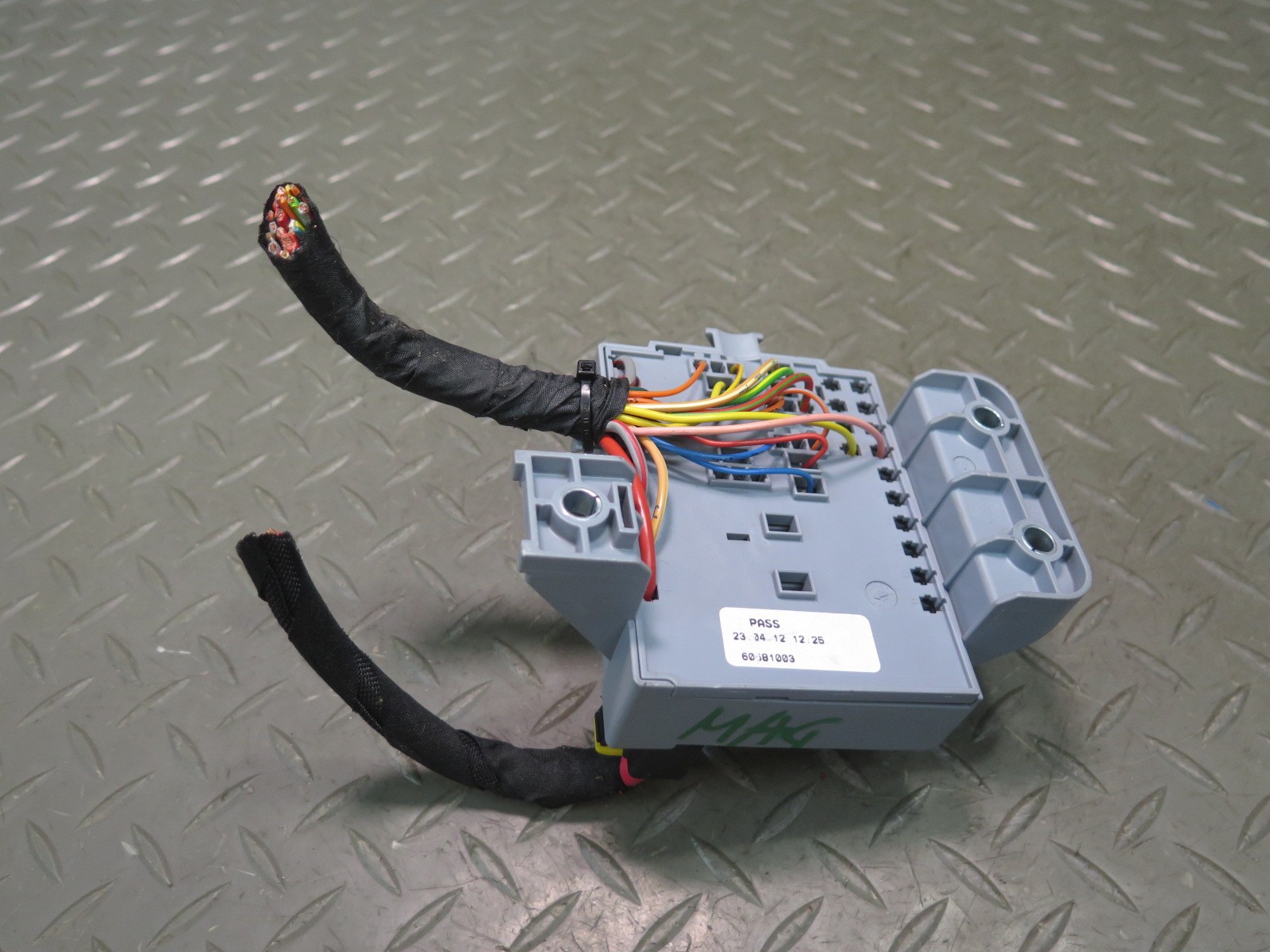 2009-2012 MASERATI GRANTURISMO M145 4.7L SAM FUSE RELAY BOX MODULE 60681003