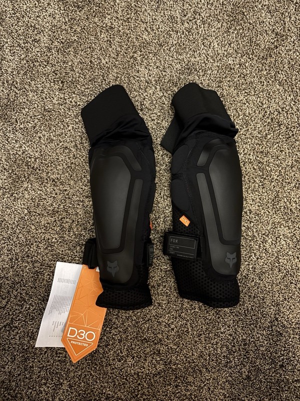 BRAND NEW Fox Racing Launch Pro Knee Guard Size Large