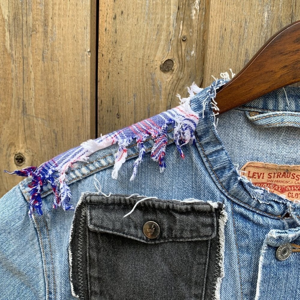 Vintage 2004 Levis Patchwork Jean Jacket Vest Sma… - image 6