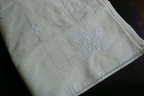 VTG Cream color Madeira Embroidery cut work Decor Accent Table Cloth 46x46 - Picture 11 of 12