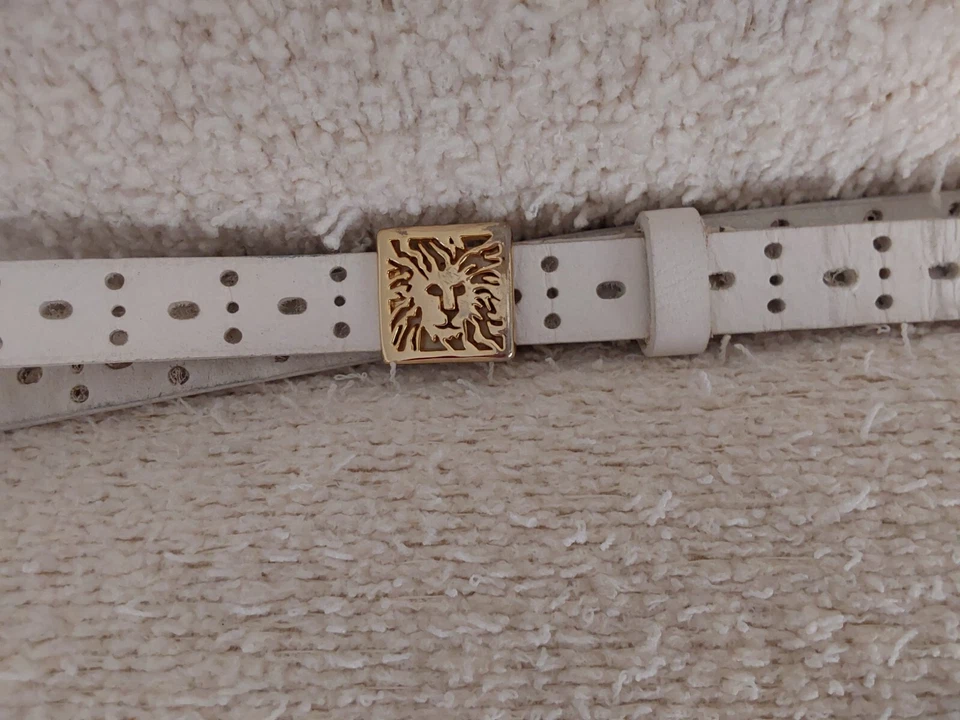 Cinturón Anne Klein Cuero Blanco Ajustable Corte Láser 3/4 pulgadas Logo Hebilla.  Talla única Foto 2 de 4