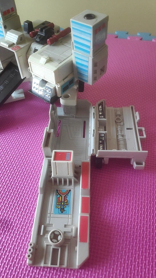 Transformers Generation 1 G1 METROPLEX 1985 Base Rubber Tires Ships WORLDWIDE - Image 4 of 4
