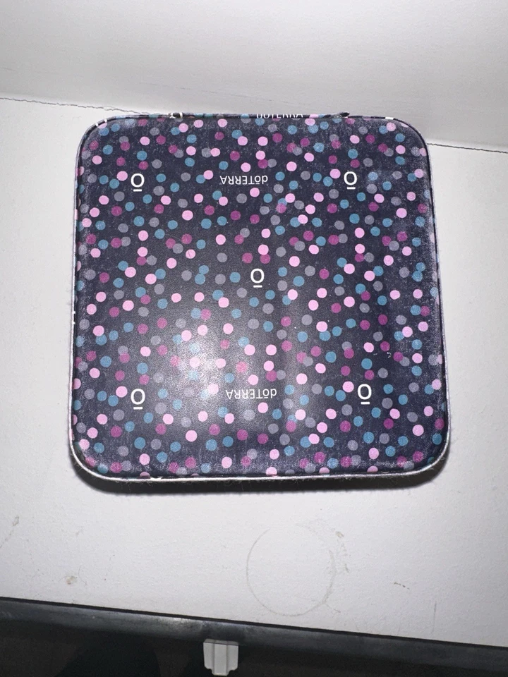 Caja de aceites esenciales doTerra estuche de almacenamiento caja con capacidad para 20 botellas puntos morados Foto 4 de 4