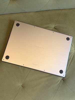 Apple MacBook Pro 16 in 2023 Space Gray/Apple M2 Max 3.49 GHz, 1 TB 32 GB...